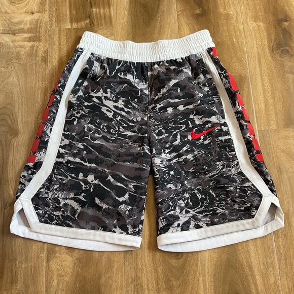 Nike shorts - Picture 2 of 12